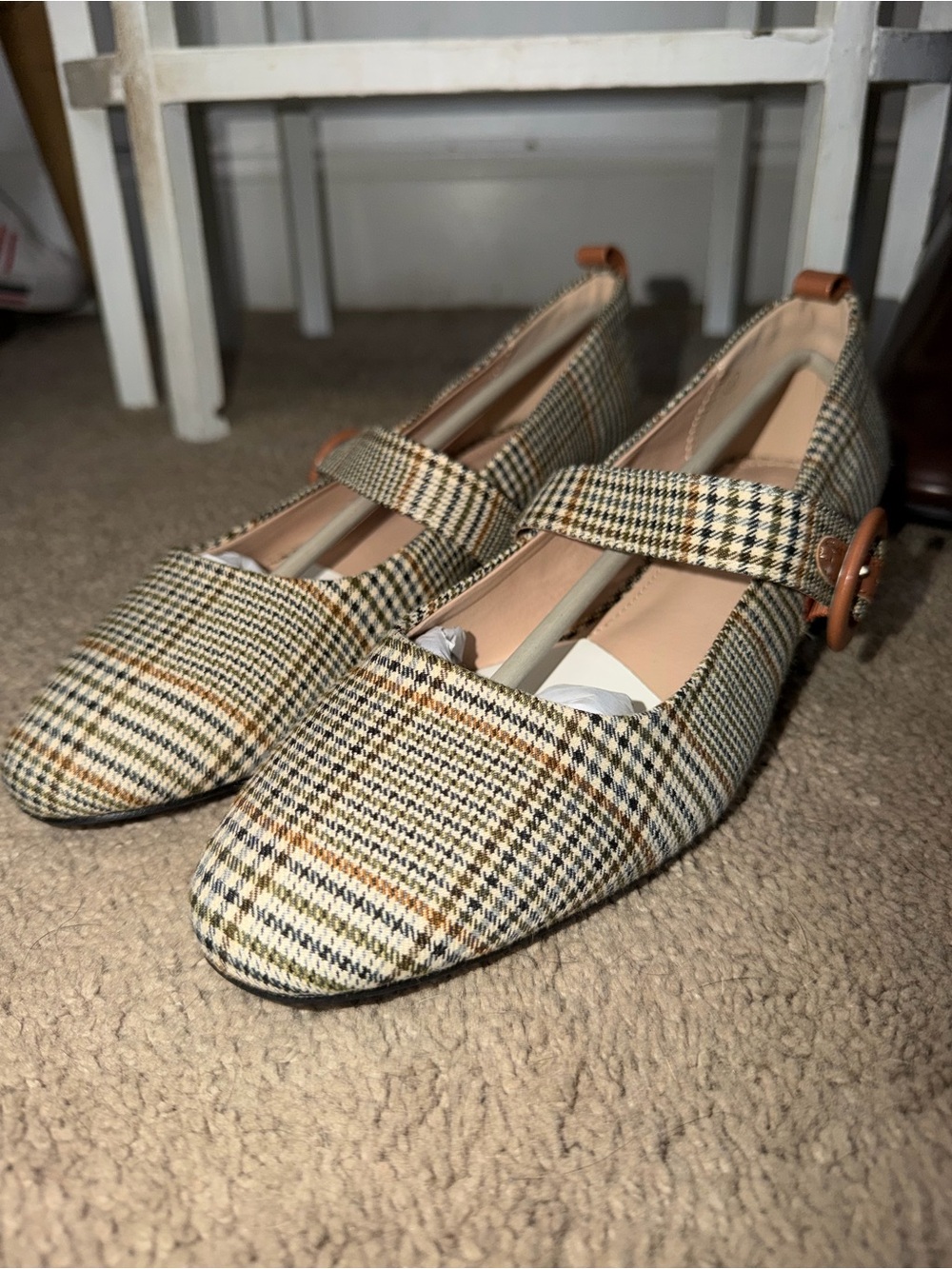 NWOT Classic Plaid Mary Jane Flats in Beige size 8.5